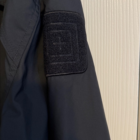 Men’s size Large 5.11 Tactical wind breaker light weight tactical jacket. - Picture 5 of 5